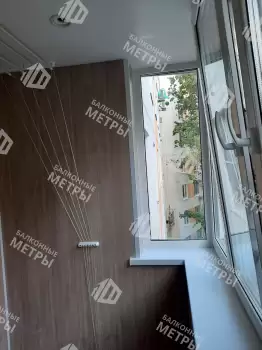 Отделка балкона под ключ ламинатом и натяжным потолком