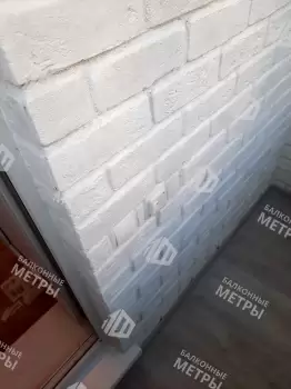 Отделка и остекление Г-образного балкона