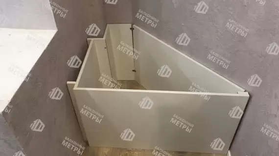 Отделка балкона гипсокартоном и ламинатом с установкой шкафа и тумбы