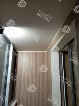 Отделка стен и потолка балкона ПВХ панелями